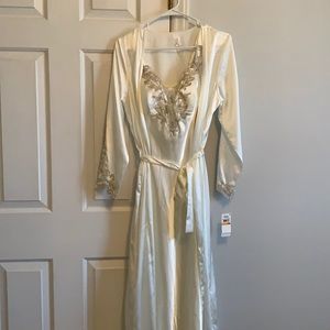 Stella Satin Venise Trim Gown and Robe